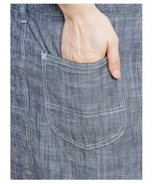 earth music&ecology（アースミュージックアンドエコロジー）の「Leeデニムサロペットスカート（サロペット・レディース・インディゴ・XS/S/M）」の7枚目の写真