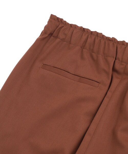 THEE（シー）の「ハイウエストイージースラックス（パンツ・メンズ・BLK/BRN・1/2/MODEL:177cm SIZE:2）」の7枚目の写真