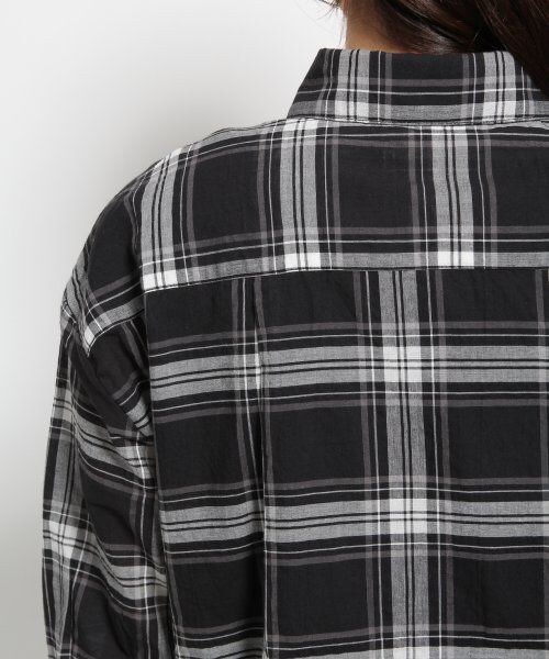 GLOBAL WORK（グローバルワーク）の「チェックカシュクールシャツ７分袖（トップス・レディース・ホワイト無地06/ブラックチェック09/レッドチェック38/グリーンチェック75/ブルー無地83/ネイビーチェック88・Ｓ/Ｍ/Ｌ）」の16枚目の写真