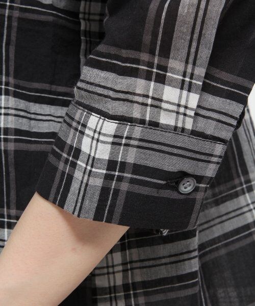 GLOBAL WORK（グローバルワーク）の「チェックカシュクールシャツ７分袖（トップス・レディース・ホワイト無地06/ブラックチェック09/レッドチェック38/グリーンチェック75/ブルー無地83/ネイビーチェック88・Ｓ/Ｍ/Ｌ）」の14枚目の写真