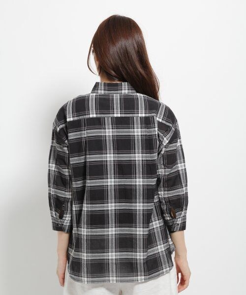 GLOBAL WORK（グローバルワーク）の「チェックカシュクールシャツ７分袖（トップス・レディース・ホワイト無地06/ブラックチェック09/レッドチェック38/グリーンチェック75/ブルー無地83/ネイビーチェック88・Ｓ/Ｍ/Ｌ）」の11枚目の写真