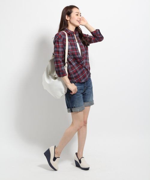 GLOBAL WORK（グローバルワーク）の「チェックカシュクールシャツ７分袖（トップス・レディース・ホワイト無地06/ブラックチェック09/レッドチェック38/グリーンチェック75/ブルー無地83/ネイビーチェック88・Ｓ/Ｍ/Ｌ）」の8枚目の写真