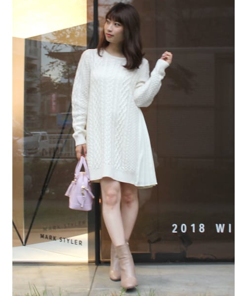 MERCURYDUO♡異素材切替Vネックニットワンピ MERCURYDUO 異素材切替ケーブルニットワンピース（グレー） -靴