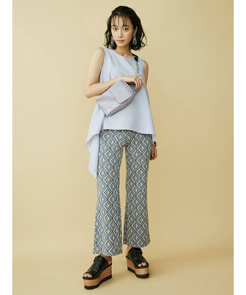 MURUA(ムルーア)の「スリムフレアパンツ(パンツ・ベージュ/ラベンダー・F)」の9枚目の写真