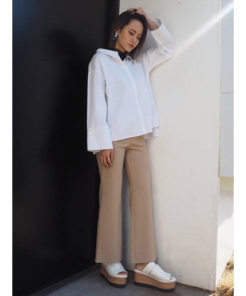 MURUA(ムルーア)の「スリムフレアパンツ(パンツ・ベージュ/ラベンダー・F)」の11枚目の写真