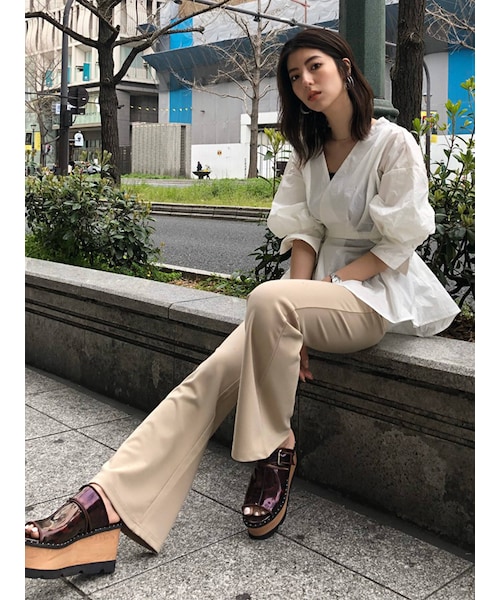 MURUA(ムルーア)の「スリムフレアパンツ(パンツ・ベージュ/ラベンダー・F)」の12枚目の写真