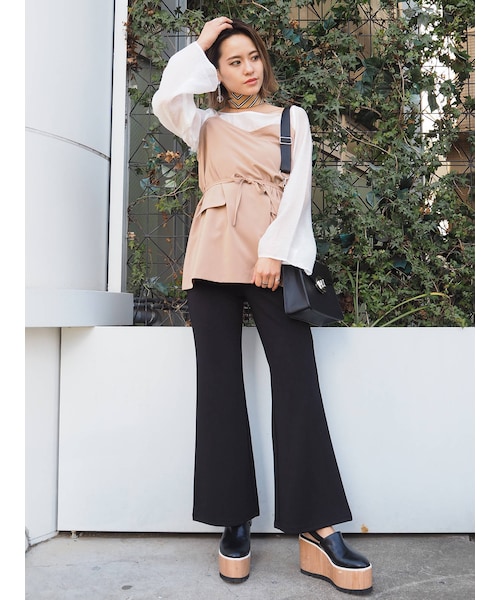 MURUA(ムルーア)の「スリムフレアパンツ(パンツ・ベージュ/ラベンダー・F)」の6枚目の写真