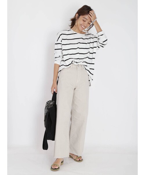 Ungrid（アングリッド）の「カットオフカラーワイドデニム（デニムパンツ・アイボリー/ベージュ・25ｲﾝﾁ/24ｲﾝﾁ/26ｲﾝﾁ）」の4枚目の写真