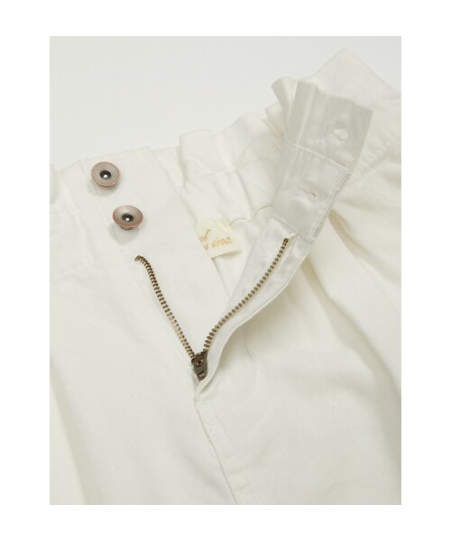 w closet(ダブルクローゼット)の「7ozスラブ入りホワイトデニムタック入りコクーンスカート(パンツ・レディース・ホワイト・FREE)」の3枚目の写真