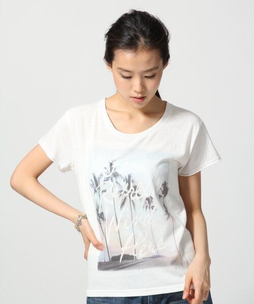 GLOBAL WORK（グローバルワーク）の「プリントT半袖（トップス・レディース・ホワイト(ゴールド)02/ホワイト(ロゴ)05/ホワイト(ビーチ)06/ブラック09/グレー12・Ｓ/Ｍ/Ｌ）」の3枚目の写真