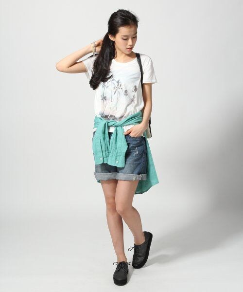 GLOBAL WORK（グローバルワーク）の「プリントT半袖（トップス・レディース・ホワイト(ゴールド)02/ホワイト(ロゴ)05/ホワイト(ビーチ)06/ブラック09/グレー12・Ｓ/Ｍ/Ｌ）」の6枚目の写真