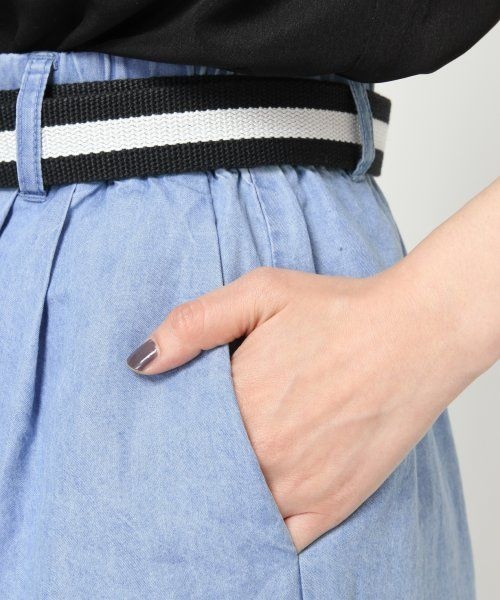 JEANASIS（ジーナシス）の「デニムワイドクロップドパンツ（パンツ・レディース・ライトブルー/インディゴブルー/ネイビー・FREE）」の7枚目の写真