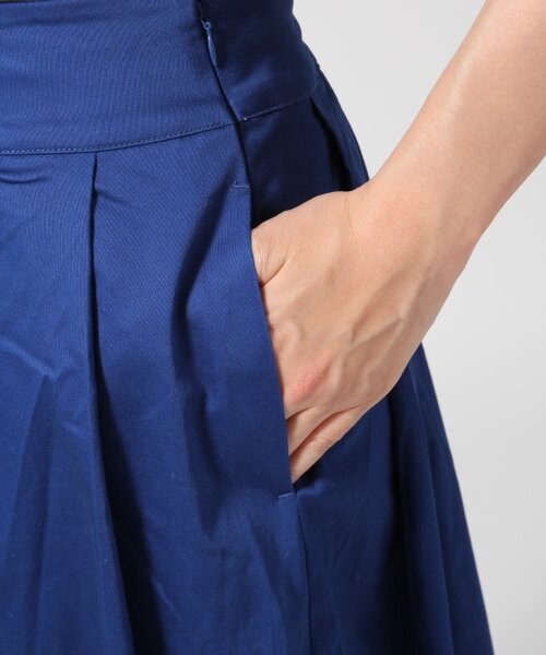 LEPSIM（レプシィム）の「コットンサテンミディロングスカート（スカート・レディース・オフ/レッド/ブルー/ネイビー・Ｍ/Ｌ）」の12枚目の写真