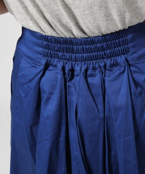 LEPSIM（レプシィム）の「コットンサテンミディロングスカート（スカート・レディース・オフ/レッド/ブルー/ネイビー・Ｍ/Ｌ）」の14枚目の写真