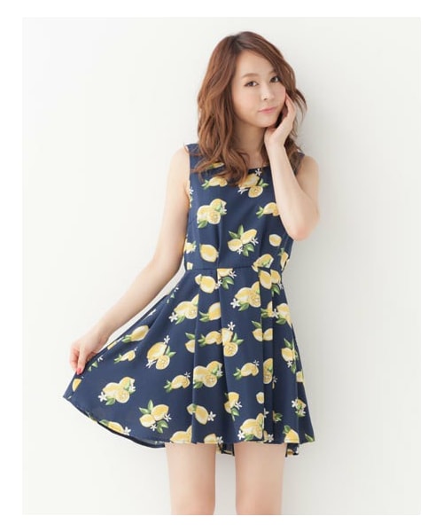 ☆ARCHIVIO✩イエローノースリーブワンピース レモン柄/果実柄M aveniretoile レモン柄ノースリーブワンピース サイズ34 - メルカリ