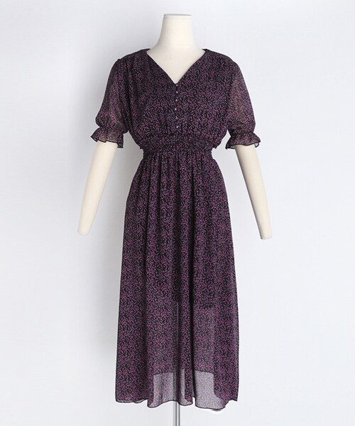 DHOLIC(ディーホリック)の「小花柄Vネックロングワンピース(ワンピース・レディース・ホワイト/ブラック/パープル・FREE)」の2枚目の写真