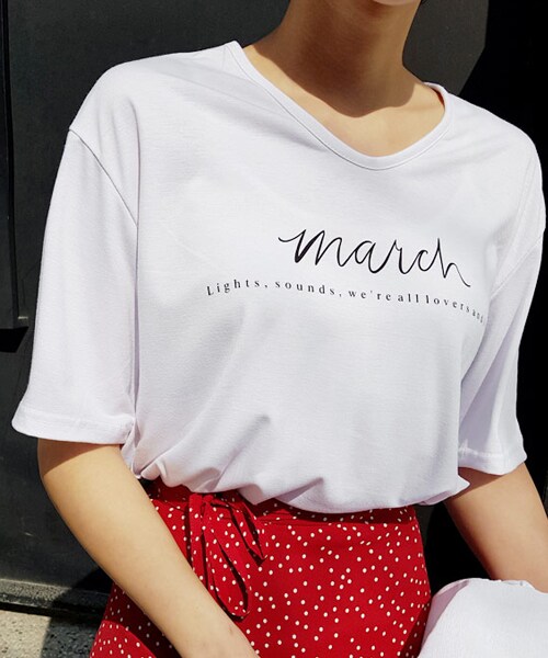 DHOLIC(ディーホリック)の「レタリングUネックTシャツ(Tシャツ/カットソー・レディース・ホワイト/ベージュ/ブラック/ピンク/ブルー・FREE)」の1枚目の写真