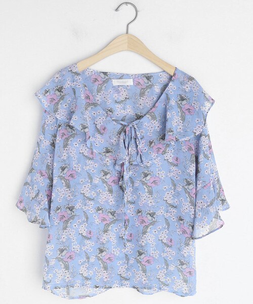 DHOLIC(ディーホリック)の「フリルネックリボン花柄ブラウス(シャツ/ブラウス・レディース・ピンク/ベージュ/ブルー・FREE)」の3枚目の写真
