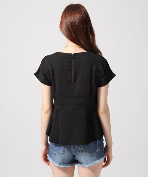 JEANASIS(ジーナシス)の「キリカエペプラムSS(トップス・レディース・オフホワイト/ブラック・FREE)」の4枚目の写真