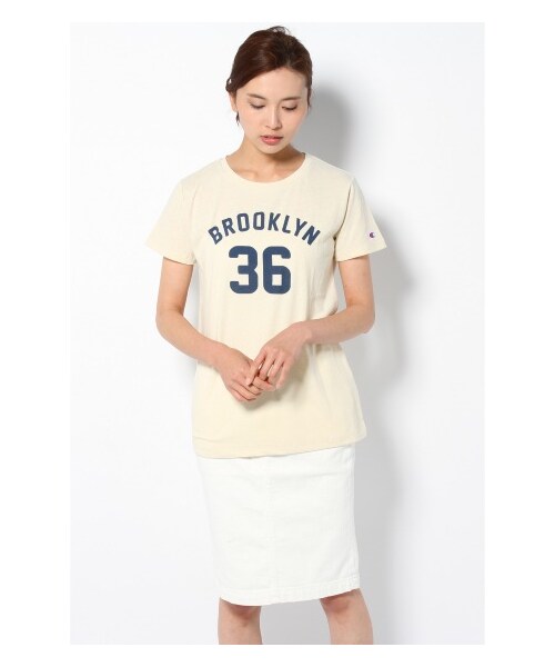 Champion（チャンピオン）の「CHAMPION ロゴTシャツ（カットソー・Ｔシャツ・レディース・グレー/グレーA/ナチュラル/グリーン C・フリー）」の2枚目の写真