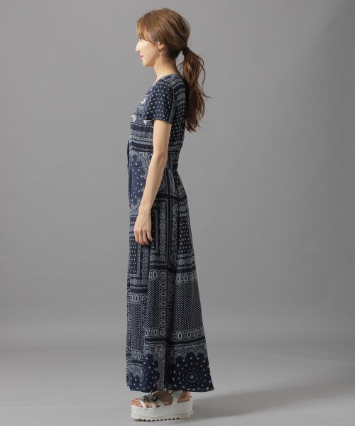 Andemiu（アンデミュウ）の「ランダムパターンバンダナガラワンピース（ワンピース/ドレス・オフホワイト/ネイビー）」の10枚目の写真