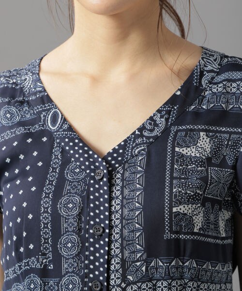 Andemiu（アンデミュウ）の「ランダムパターンバンダナガラワンピース（ワンピース/ドレス・オフホワイト/ネイビー）」の12枚目の写真