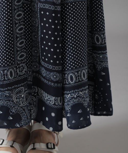 Andemiu（アンデミュウ）の「ランダムパターンバンダナガラワンピース（ワンピース/ドレス・オフホワイト/ネイビー）」の17枚目の写真