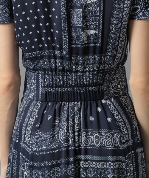 Andemiu（アンデミュウ）の「ランダムパターンバンダナガラワンピース（ワンピース/ドレス・オフホワイト/ネイビー）」の15枚目の写真