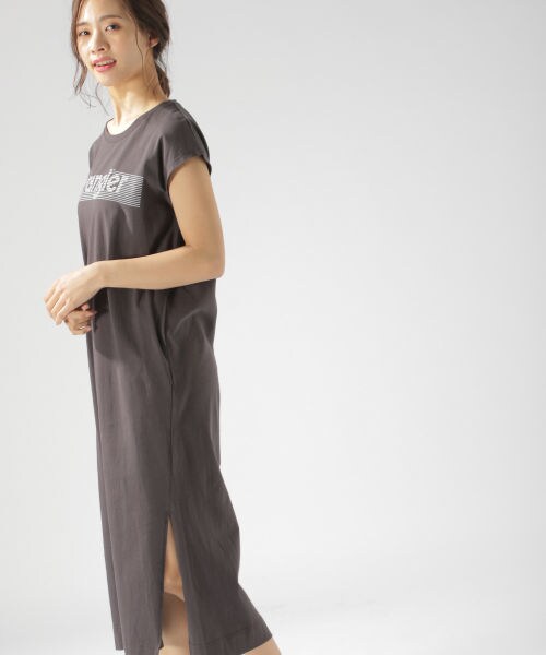 BAYFLOW（ベイフロー）の「≪WEB先行予約≫ロゴワンピース（ワンピース/ドレス・オフホワイト/チャコール/パープル）」の2枚目の写真