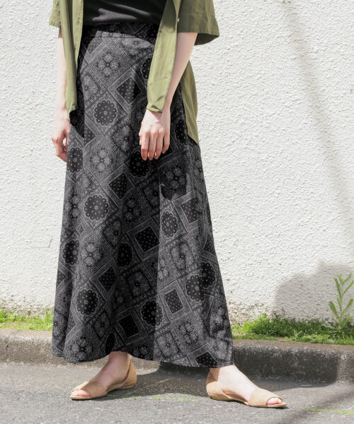 LOWRYS FARM（ローリーズファーム）の「パネルペイズリースカート（スカート・オフ/ブラック）」の7枚目の写真