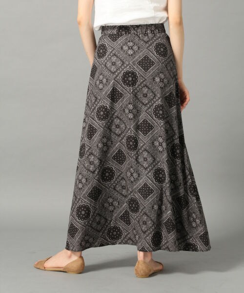 LOWRYS FARM（ローリーズファーム）の「パネルペイズリースカート（スカート・オフ/ブラック）」の9枚目の写真