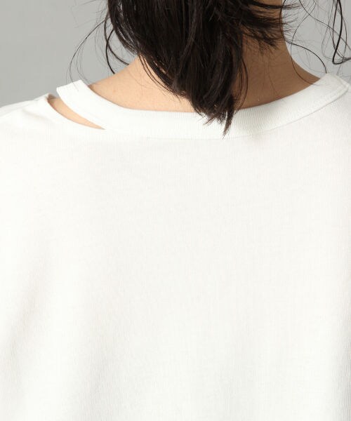 LOWRYS FARM（ローリーズファーム）の「ネックスリットＴＥＥ（トップス・オフ/ブラック/ベージュ）」の12枚目の写真