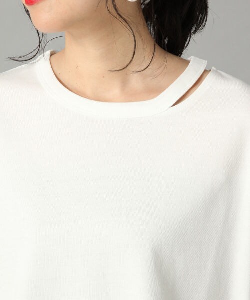 LOWRYS FARM（ローリーズファーム）の「ネックスリットＴＥＥ（トップス・オフ/ブラック/ベージュ）」の8枚目の写真