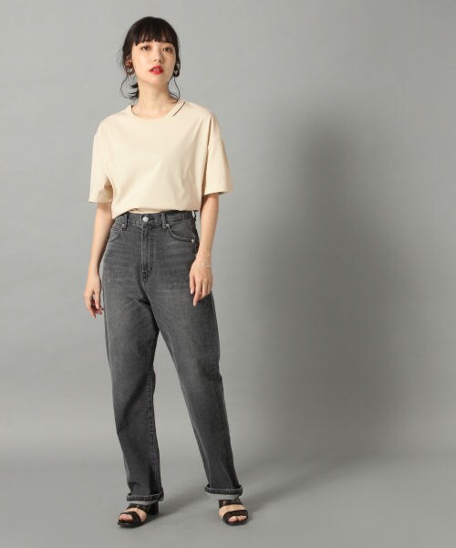 LOWRYS FARM（ローリーズファーム）の「ネックスリットＴＥＥ（トップス・オフ/ブラック/ベージュ）」の5枚目の写真