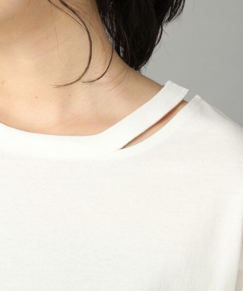 LOWRYS FARM（ローリーズファーム）の「ネックスリットＴＥＥ（トップス・オフ/ブラック/ベージュ）」の13枚目の写真