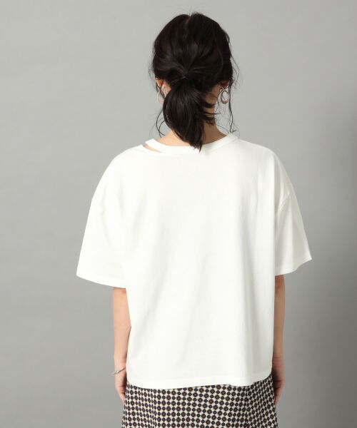 LOWRYS FARM（ローリーズファーム）の「ネックスリットＴＥＥ（トップス・オフ/ブラック/ベージュ）」の7枚目の写真