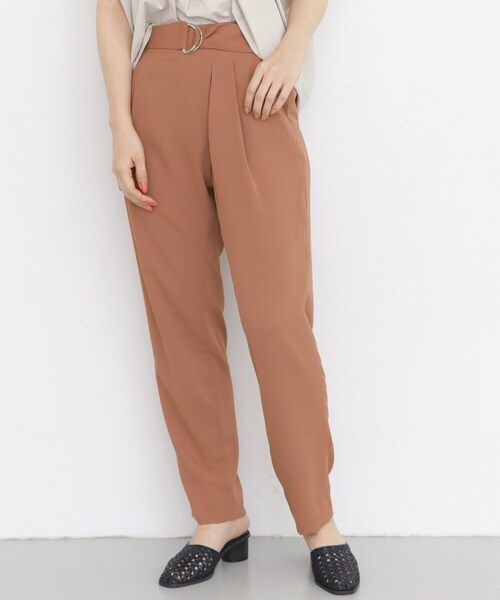 KBF（ケイビーエフ）の「ベルトラップ風テーパードパンツ（パンツ・レディース・DUSTY PINK/GREIGE/BLACK・one）」の2枚目の写真