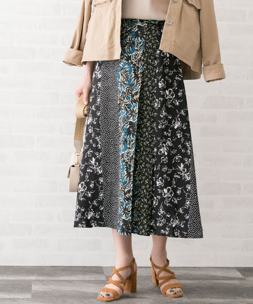 URBAN RESEARCH ROSSO WOMEN(アーバンリサーチ ロッソ)の「ボタニカルクレイジーパターンスカート(スカート・レディース・NAVY/BLACK・36/38)」の2枚目の写真