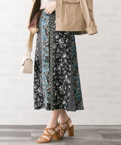 URBAN RESEARCH ROSSO WOMEN(アーバンリサーチ ロッソ)の「ボタニカルクレイジーパターンスカート(スカート・レディース・NAVY/BLACK・36/38)」の9枚目の写真