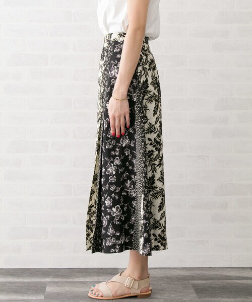 URBAN RESEARCH ROSSO WOMEN(アーバンリサーチ ロッソ)の「ボタニカルクレイジーパターンスカート(スカート・レディース・NAVY/BLACK・36/38)」の15枚目の写真