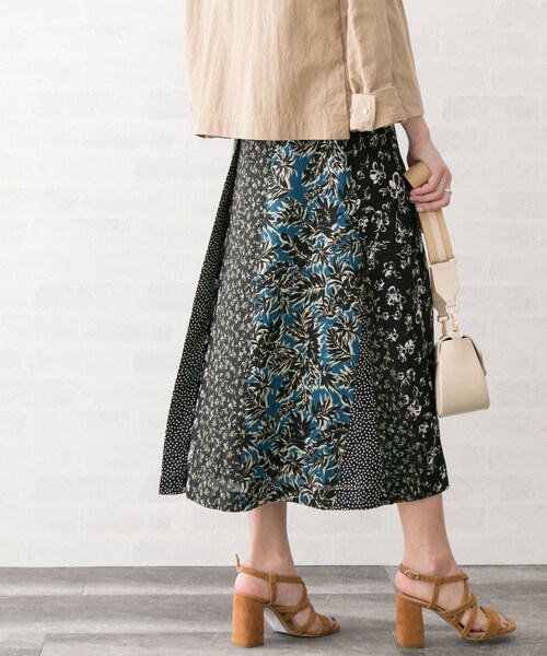URBAN RESEARCH ROSSO WOMEN(アーバンリサーチ ロッソ)の「ボタニカルクレイジーパターンスカート(スカート・レディース・NAVY/BLACK・36/38)」の11枚目の写真