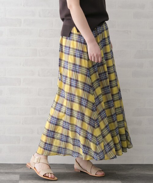 URBAN RESEARCH ROSSO WOMEN（アーバンリサーチ　ロッソ）の「アシメチェックマキシスカート（スカート・レディース・CHARCOAL/NAVY/YELLOW・FREE）」の17枚目の写真