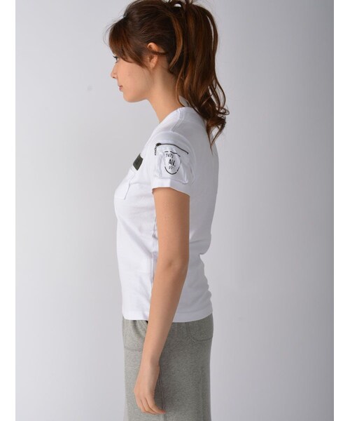AVIREX(アヴィレックス)の「AVI-L-SS FATIGUE V/N(トップス・レディース・BLK/L/GREY/PINK/WHITE/LEMON・S/M/L)」の4枚目の写真
