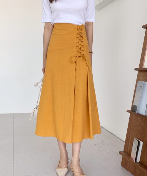 DHOLIC（ディーホリック）の「レースアップAラインロングスカート（スカート・レディース・ブラウン/イエロー/ベージュ・FREE）」の3枚目の写真