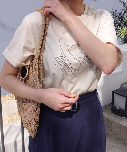 DHOLIC（ディーホリック）の「ドローイングプリントTシャツ（Tシャツ/カットソー・レディース・ホワイト/ベージュ/オレンジ/ブラック・FREE）」の3枚目の写真