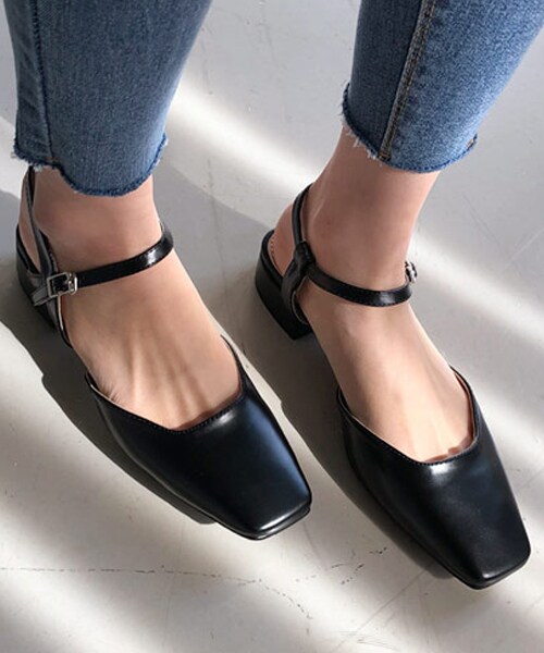 DHOLIC（ディーホリック）の「スクエアトゥアンクルストラップシューズ（その他シューズ・レディース・ホワイト/ベージュ/ブラック・225/230/235/240/245/250）」の2枚目の写真