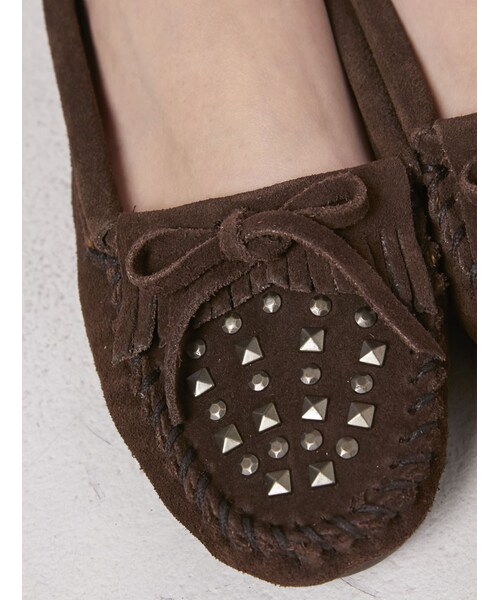 Minnetonka(ミネトンカ)の「minnetonka (ミネトンカ) スタッズ キルティモック(シューズ・レディース・BLACK/BROWN/D/BROWN・60/70/80/50)」の18枚目の写真