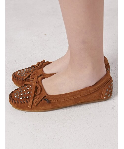 Minnetonka(ミネトンカ)の「minnetonka (ミネトンカ) スタッズ キルティモック(シューズ・レディース・BLACK/BROWN/D/BROWN・60/70/80/50)」の8枚目の写真