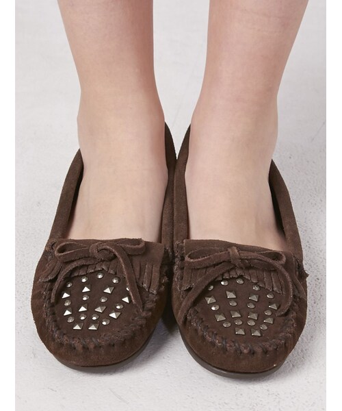 Minnetonka(ミネトンカ)の「minnetonka (ミネトンカ) スタッズ キルティモック(シューズ・レディース・BLACK/BROWN/D/BROWN・60/70/80/50)」の13枚目の写真
