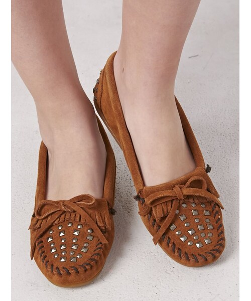 Minnetonka(ミネトンカ)の「minnetonka (ミネトンカ) スタッズ キルティモック(シューズ・レディース・BLACK/BROWN/D/BROWN・60/70/80/50)」の7枚目の写真